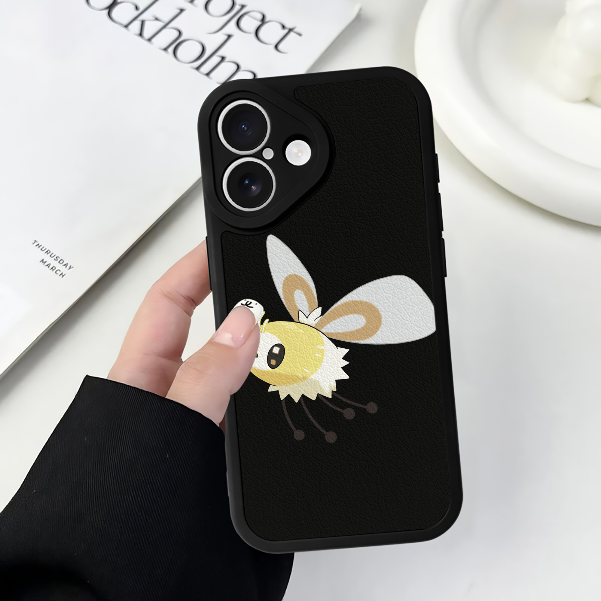 （画像用） ポケットモンスター Pokémon 【iPhone 16シリーズ対応】シリコンスマホケース（レザー調） 材質：シリコン